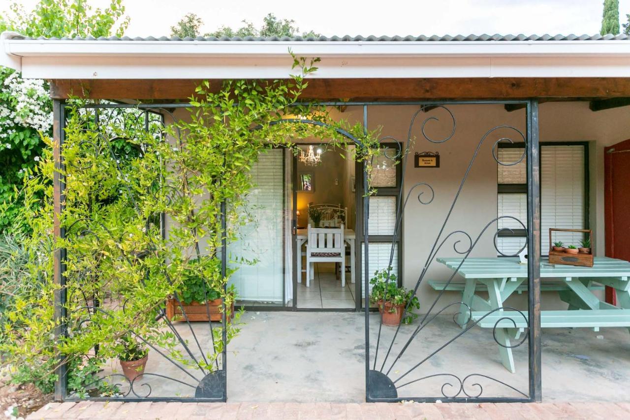 Die Fonteine Country Guesthouse And Glamping Oudtshoorn Bagian luar foto