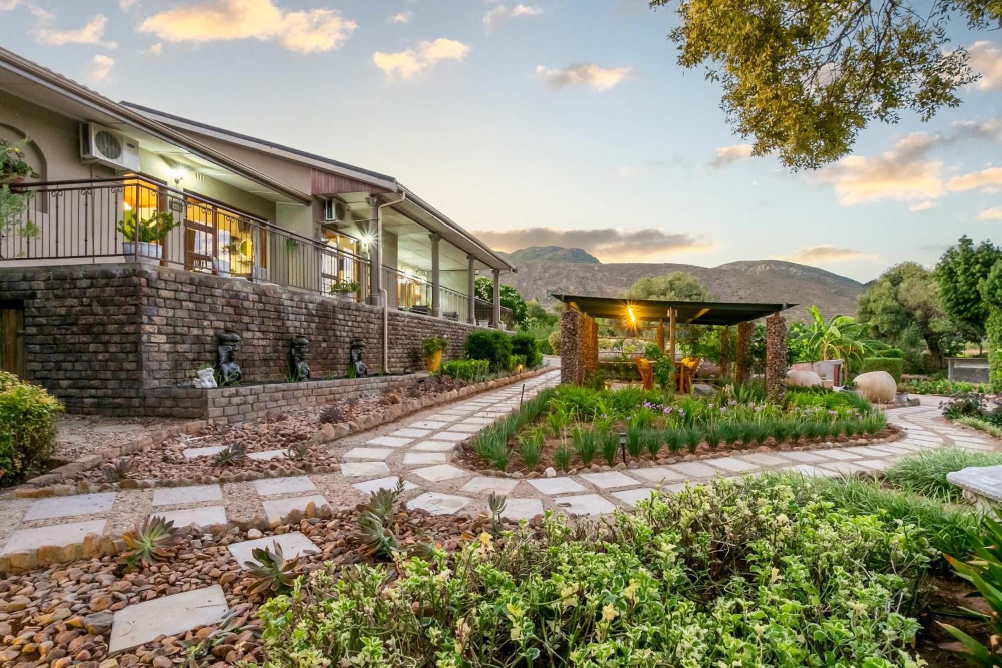 Die Fonteine Country Guesthouse And Glamping Oudtshoorn Bagian luar foto