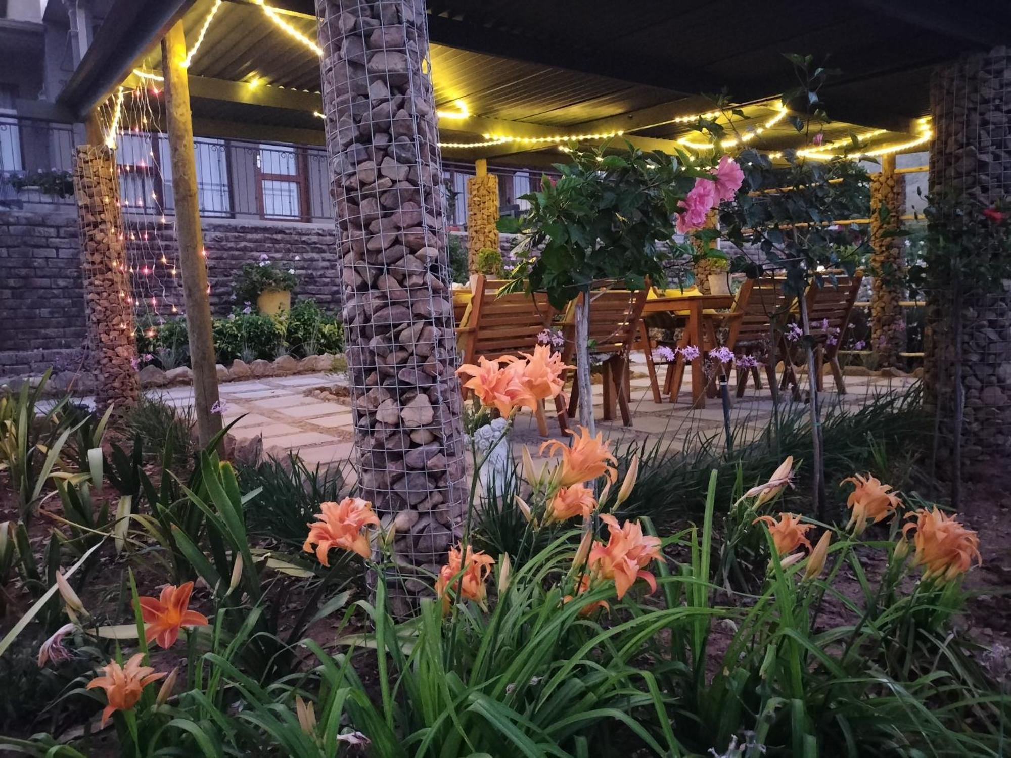 Die Fonteine Country Guesthouse And Glamping Oudtshoorn Bagian luar foto