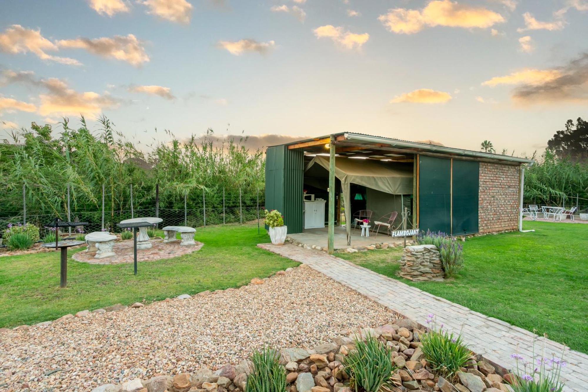 Die Fonteine Country Guesthouse And Glamping Oudtshoorn Bagian luar foto