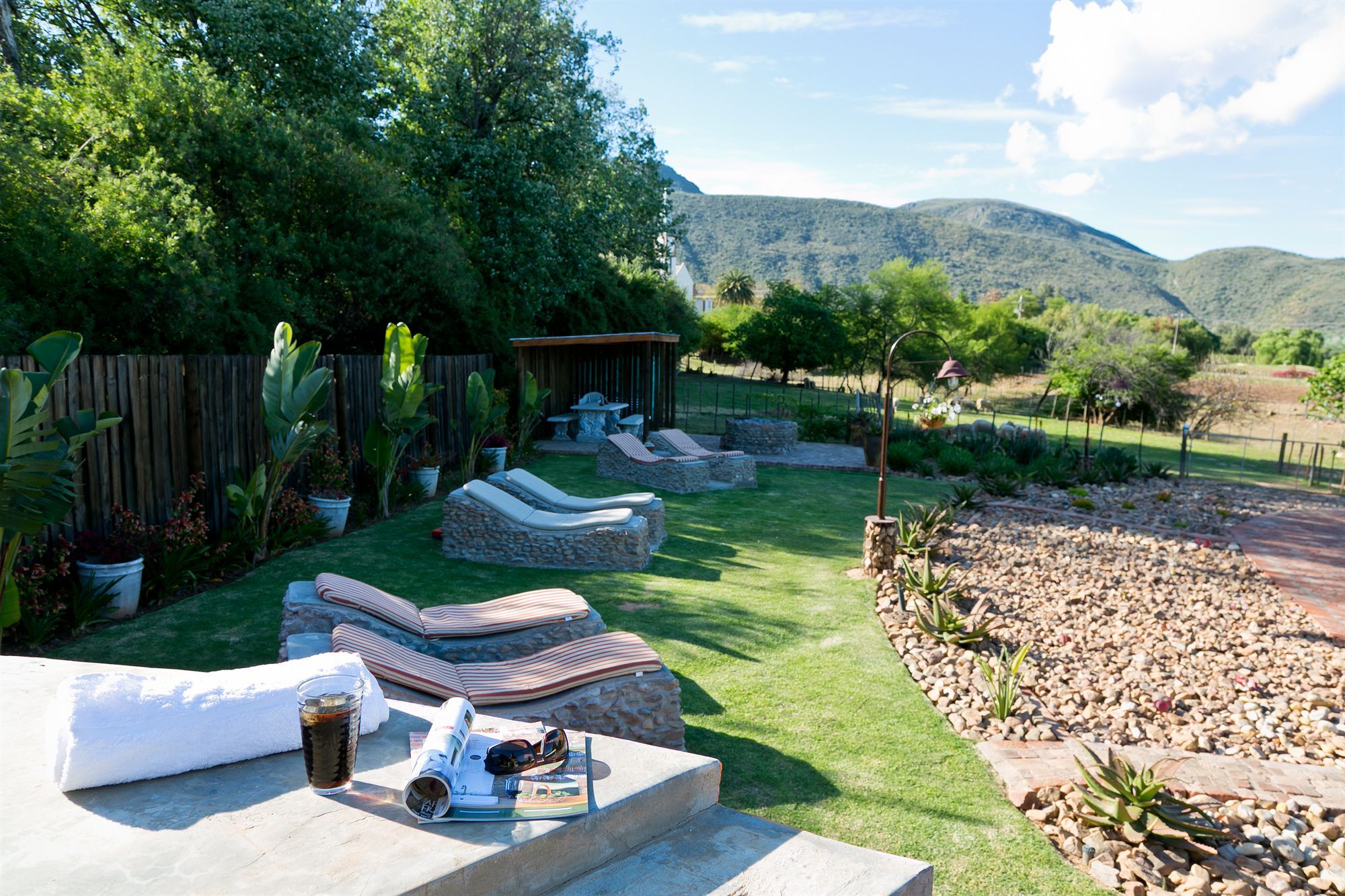 Die Fonteine Country Guesthouse And Glamping Oudtshoorn Bagian luar foto